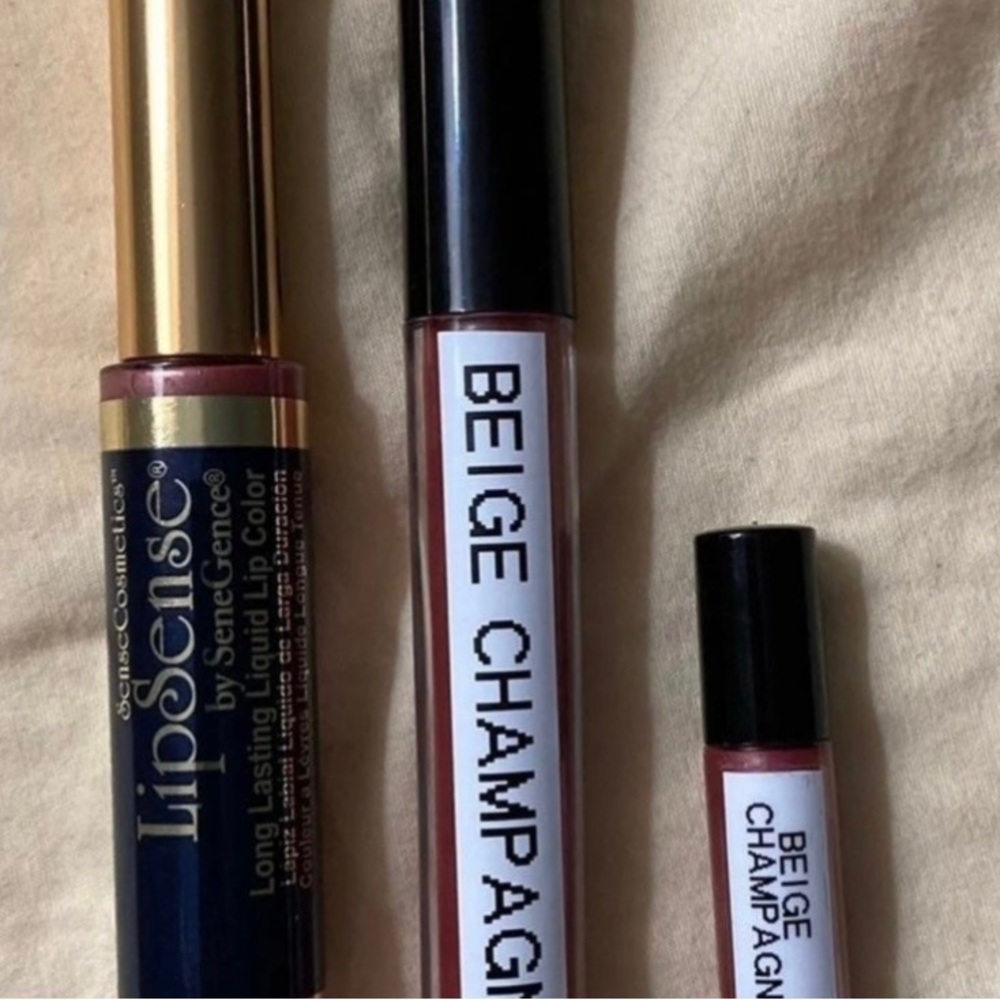 1.2 mL LipSense Minis! 10 for $35 on Select Colors! List is in the Photos!